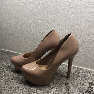 Jessica Simpson nude pump